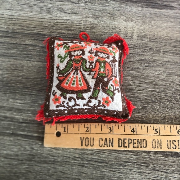 Vtg Scandinavian Folk Art Embroidered Pin Cushion - Picture 8 of 10